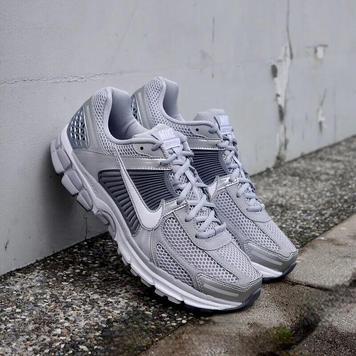Кросівки NIKE ZOOM VOMERO 5 FJ4151-003 фото