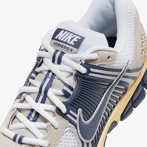 Кросівки Nike Zoom Vomero 5 *Since 1972* "White / Thunder Blue / Cream II" HF4259-100 фото