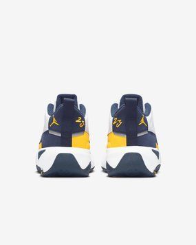 Кросівки Jordan MAX AURA 7 HQ2091-102 фото